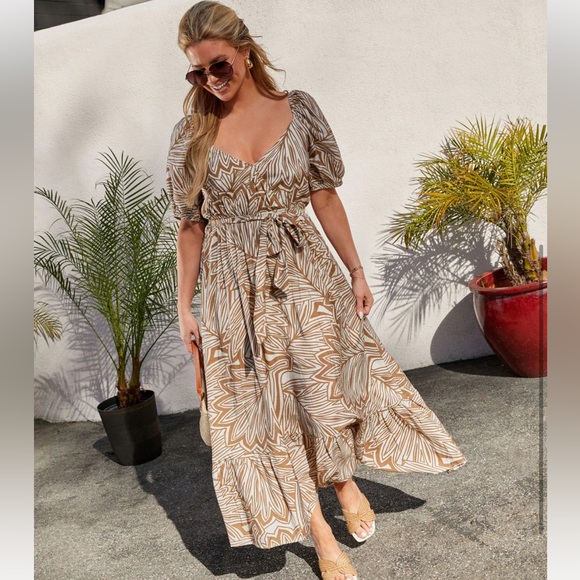 NWOT VICI Beverly Bloom Printed Midi Dress - Picture 1 of 5